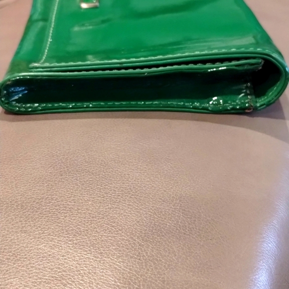 Cole Haan Leather Green Wristlet Wallet Patent Leather Clutch - X Large- GUC - Picture 11 of 17